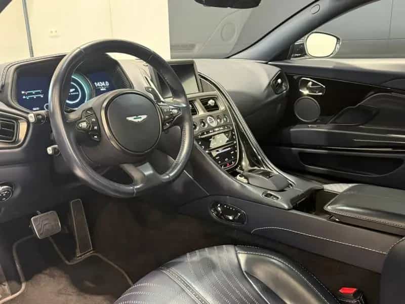 Aston Martin DB11 V12 Coupe 07/2017-photo-5
