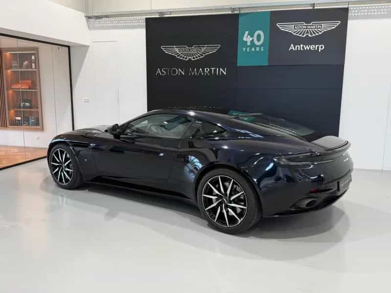 Aston Martin DB11 V12 Coupe 07/2017-photo-8