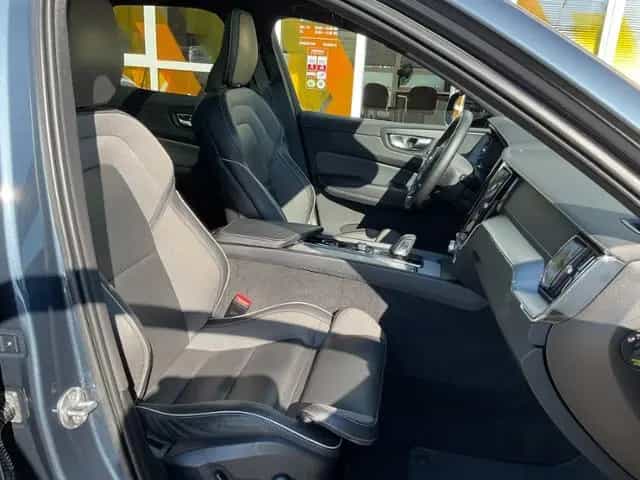 Volvo XC60 B5 R Design AWD AHK ACC HUD 360° 02/2022-photo-16
