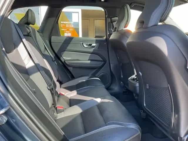 Volvo XC60 B5 R Design AWD AHK ACC HUD 360° 02/2022-photo-17