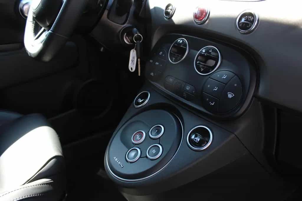 Abarth 595 Turismo 1.4 T-Jet Leder Pano Navi Digital 12/2021-photo-11