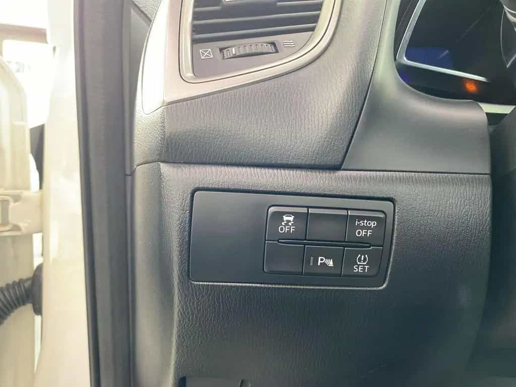 Mazda 3 Exclusive-Line/8-Fach/Winterpaket/Rückfahrkame 12/2018-photo-17