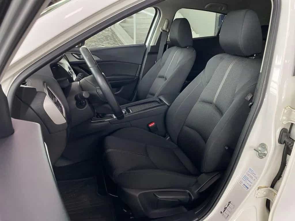 Mazda 3 Exclusive-Line/8-Fach/Winterpaket/Rückfahrkame 12/2018-photo-2