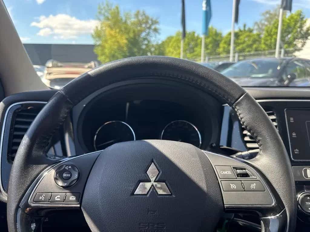 Mitsubishi Outlander Edition 100 2WD 2.0  MIVEC WR Kamera 03/2018-photo-11