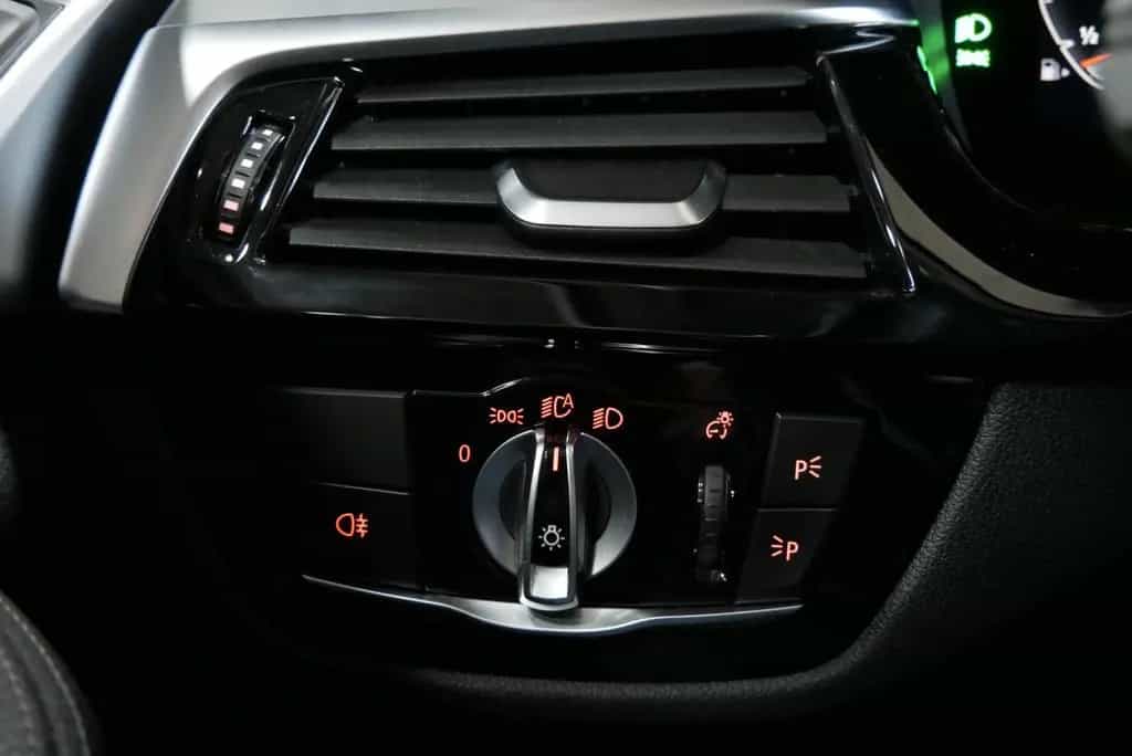 BMW 530 i xDrive Touring Luxury Line AHK HuD Stdhzg 03/2022-photo-25