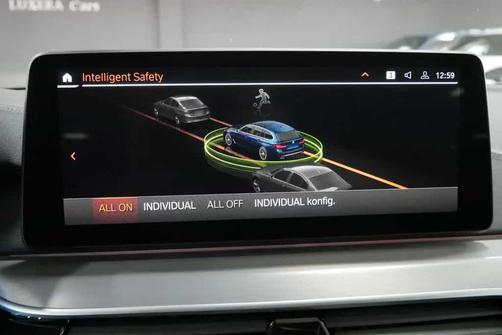 BMW 530 i xDrive Touring Luxury Line AHK HuD Stdhzg 03/2022-photo-31