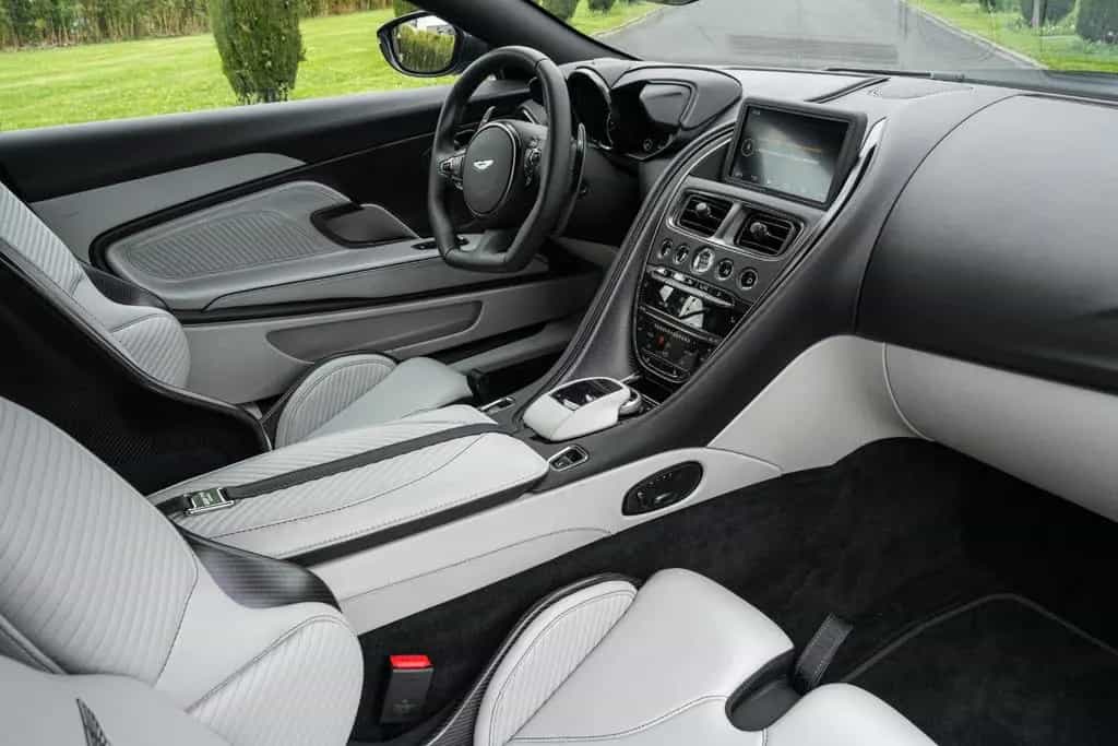 Aston Martin DBS V12 Volante 770 Ultimate Carbon/ Mattblack 01/2024-photo-13