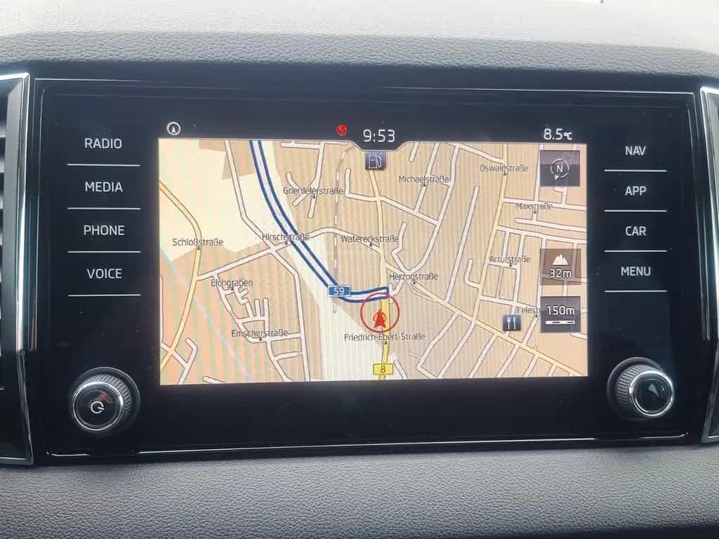 Skoda Karoq Drive NAVI KAM PDC TEMP SITZH ALU LED TOP 07/2020-photo-27