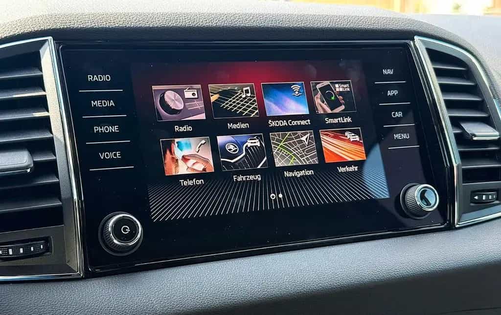 Skoda Karoq Drive NAVI KAM PDC TEMP SITZH ALU LED TOP 07/2020-photo-28