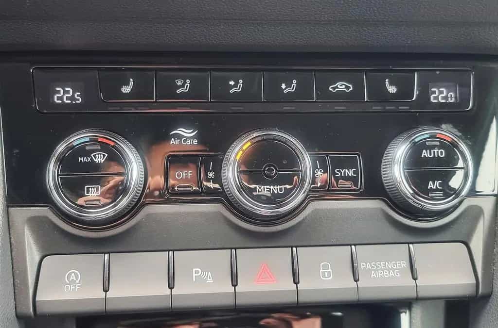 Skoda Karoq Drive NAVI KAM PDC TEMP SITZH ALU LED TOP 07/2020-photo-39