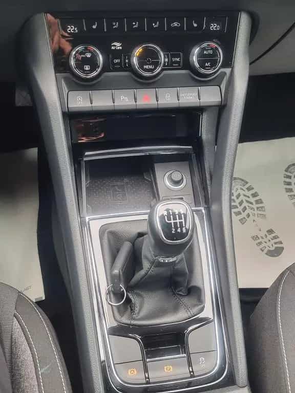 Skoda Karoq Drive NAVI KAM PDC TEMP SITZH ALU LED TOP 07/2020-photo-41