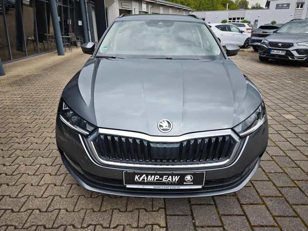 Skoda Octavia Combi Tour 116PS NAVI+AHK+SHZ+LED+APP+ 01/2023-photo-1