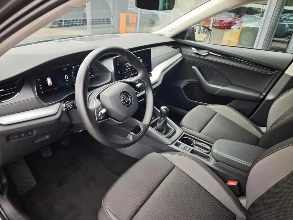 Skoda Octavia Combi Tour 116PS NAVI+AHK+SHZ+LED+APP+ 01/2023-photo-10