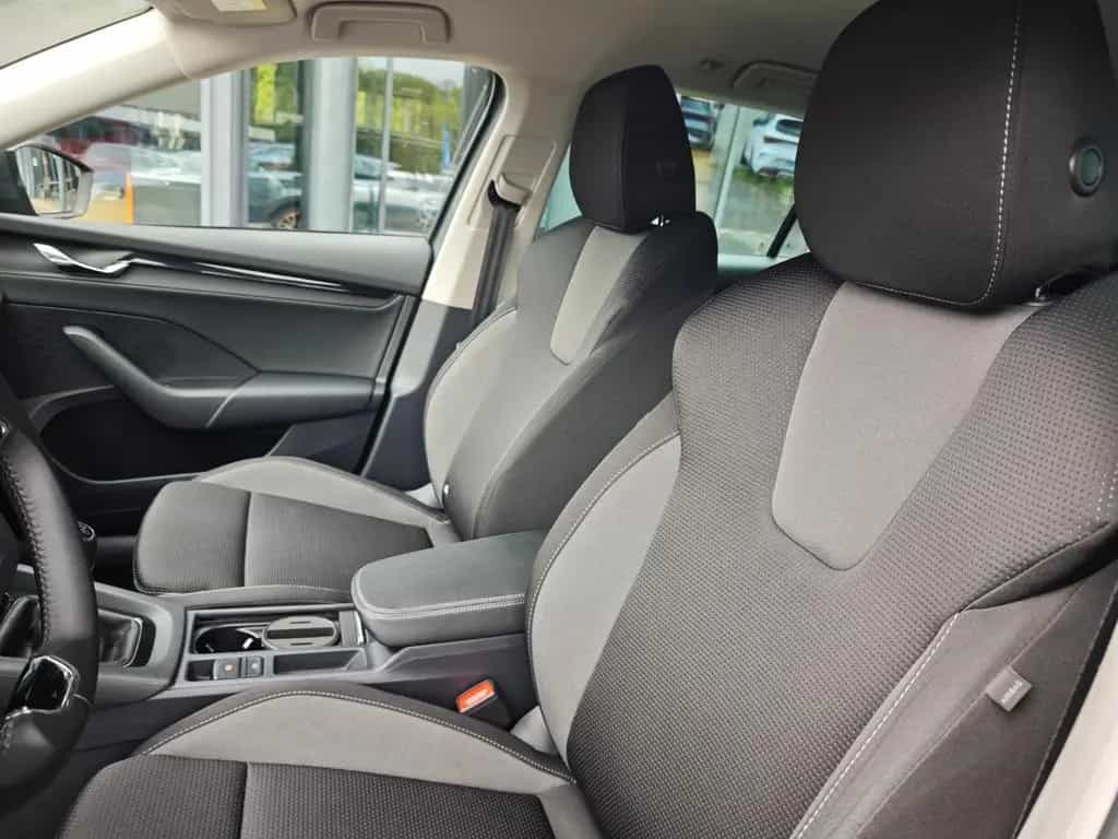 Skoda Octavia Combi Tour 116PS NAVI+AHK+SHZ+LED+APP+ 01/2023-photo-11