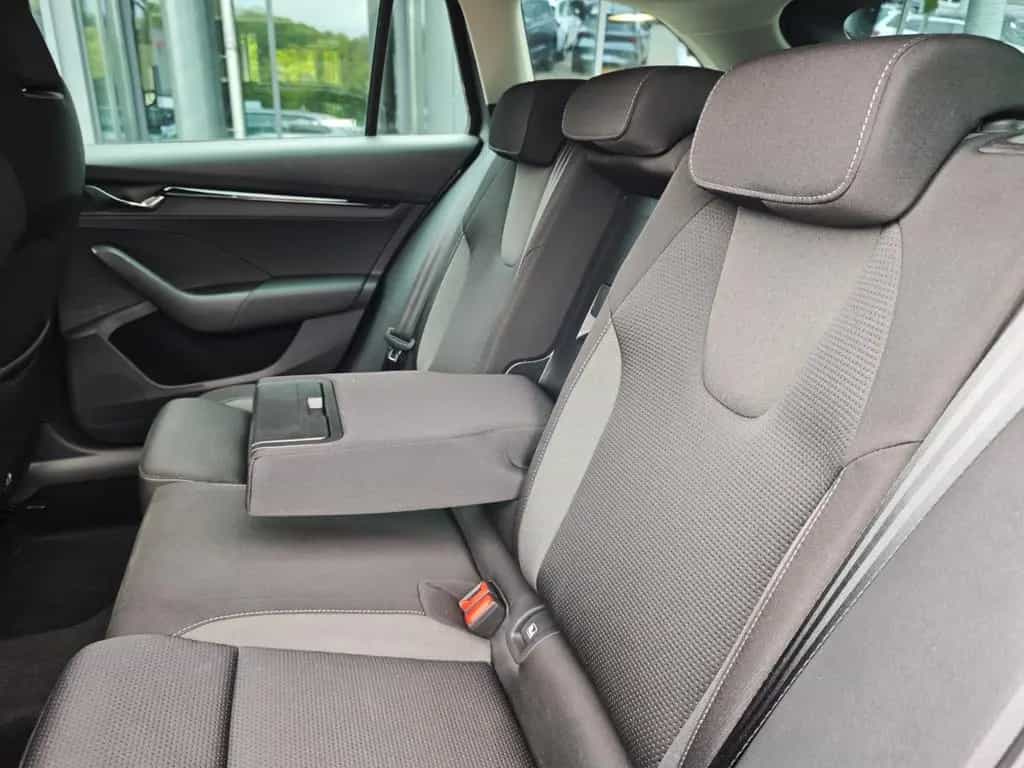 Skoda Octavia Combi Tour 116PS NAVI+AHK+SHZ+LED+APP+ 01/2023-photo-12