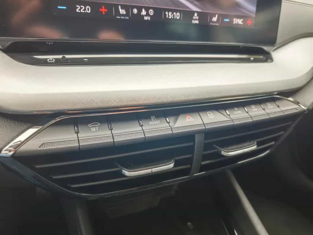 Skoda Octavia Combi Tour 116PS NAVI+AHK+SHZ+LED+APP+ 01/2023-photo-24