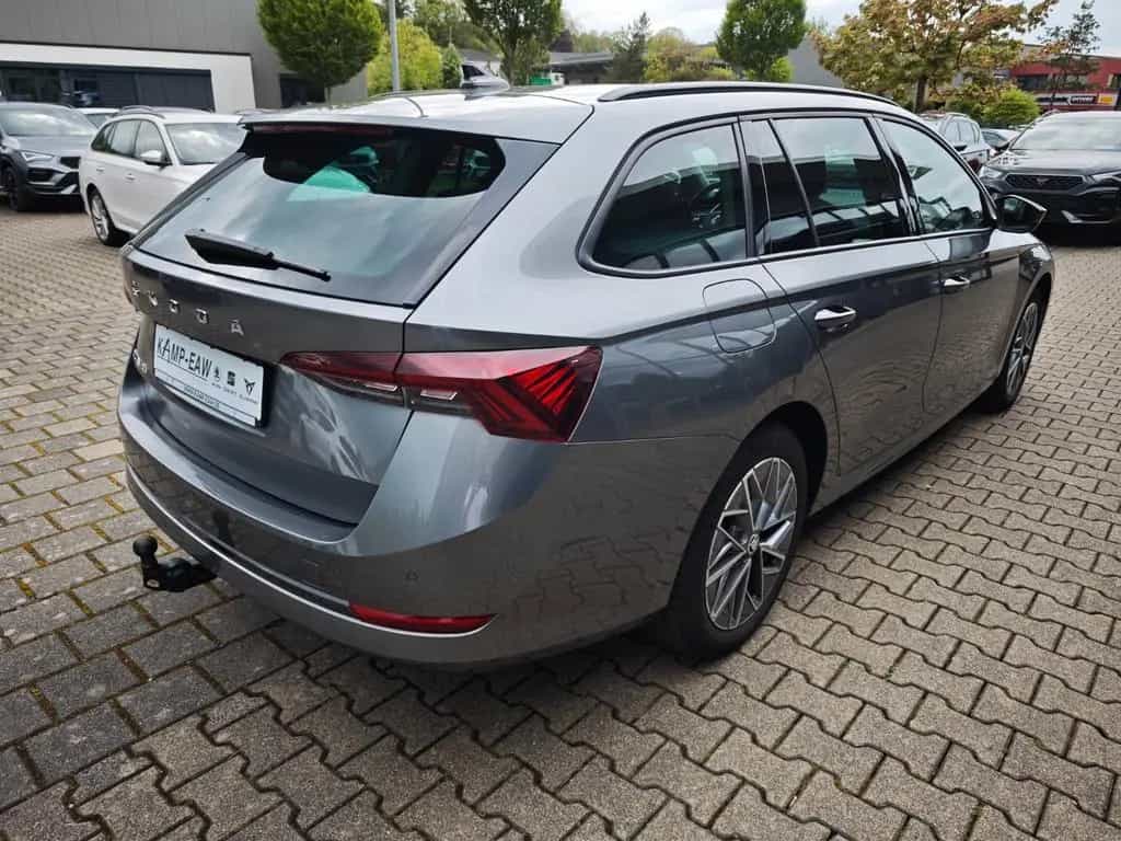 Skoda Octavia Combi Tour 116PS NAVI+AHK+SHZ+LED+APP+ 01/2023-photo-4