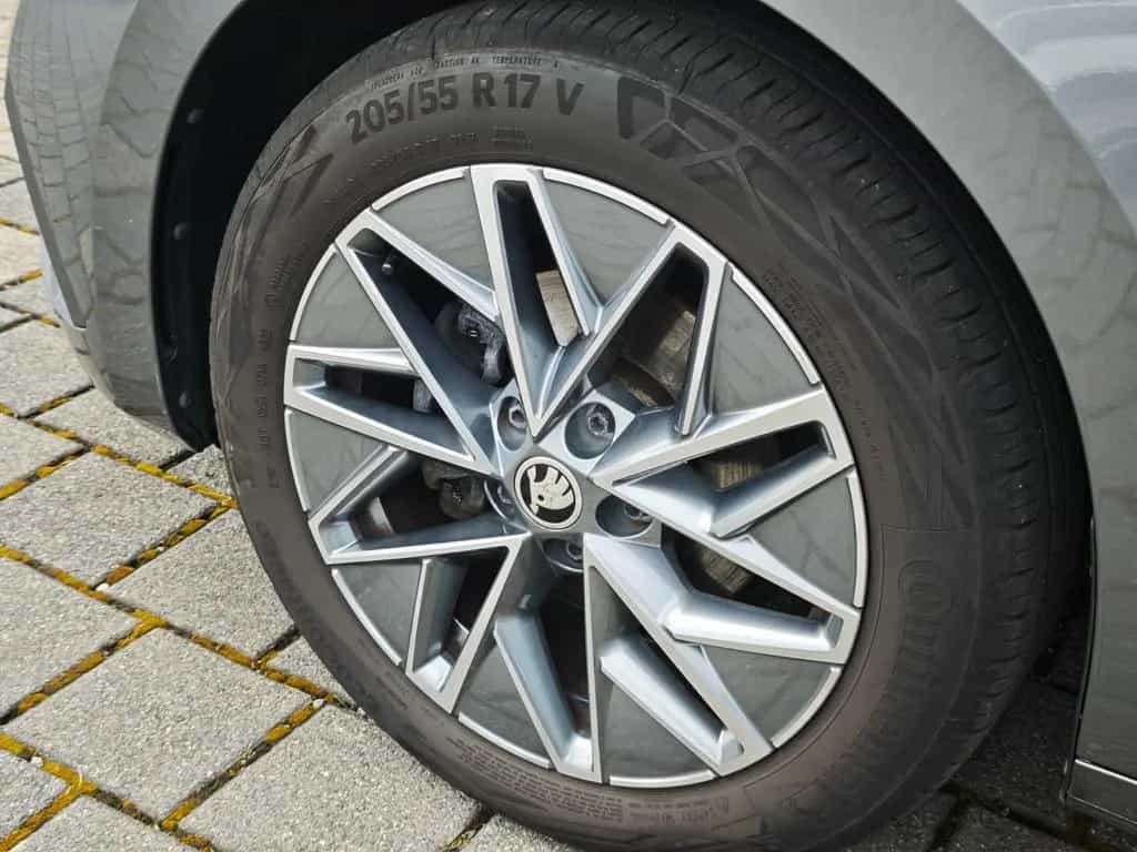 Skoda Octavia Combi Tour 116PS NAVI+AHK+SHZ+LED+APP+ 01/2023-photo-8