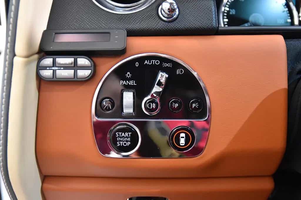 Rolls-Royce Cullinan - 02/2020-photo-13
