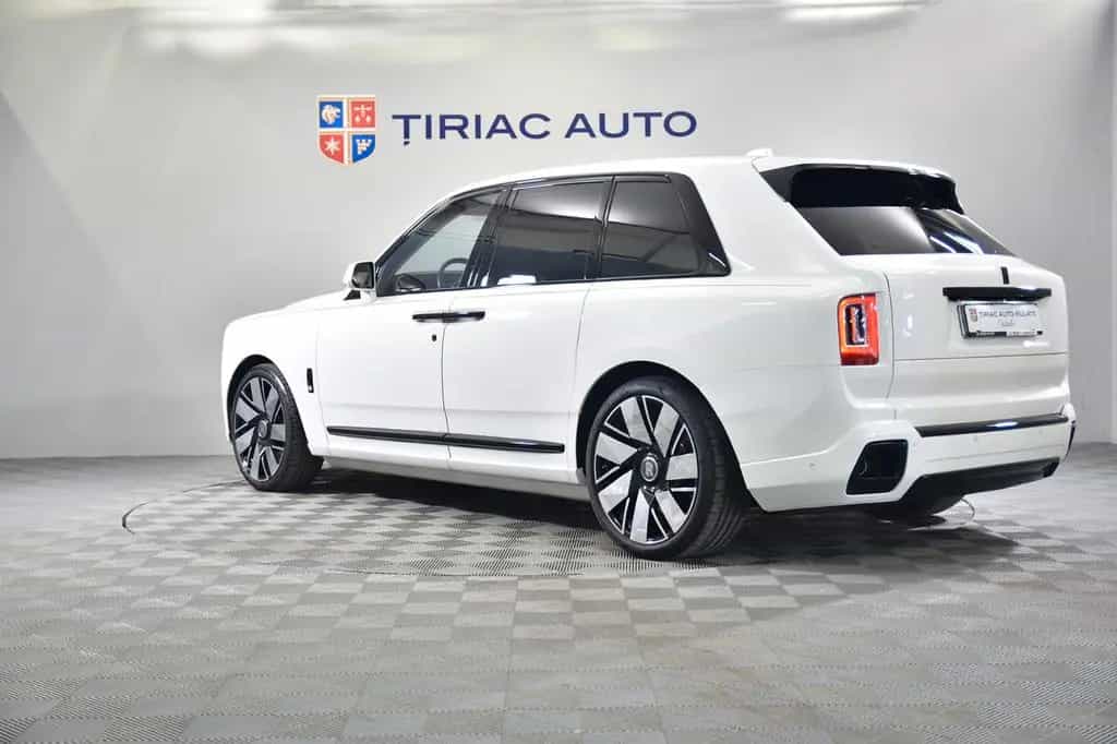 Rolls-Royce Cullinan - 02/2020-photo-2