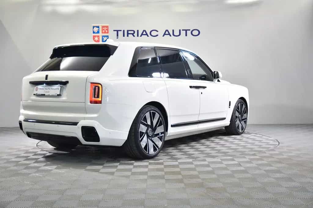 Rolls-Royce Cullinan - 02/2020-photo-4