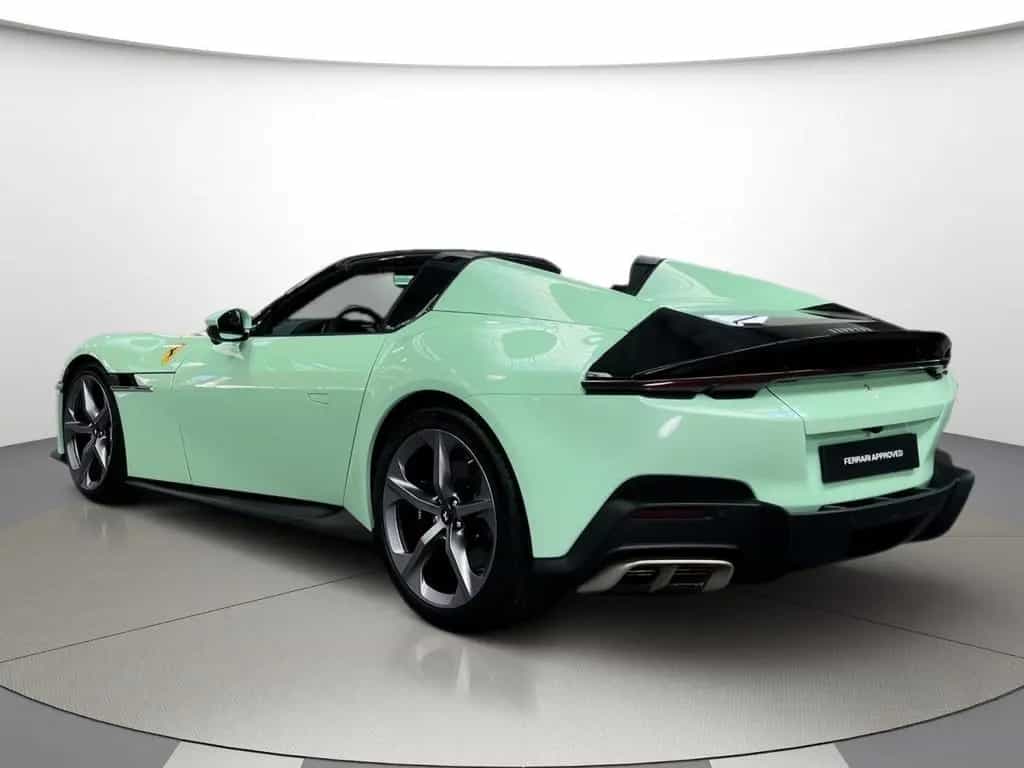 Ferrari 12Cilindri Spider verde pallido*painted shields* 06/2025-photo-15
