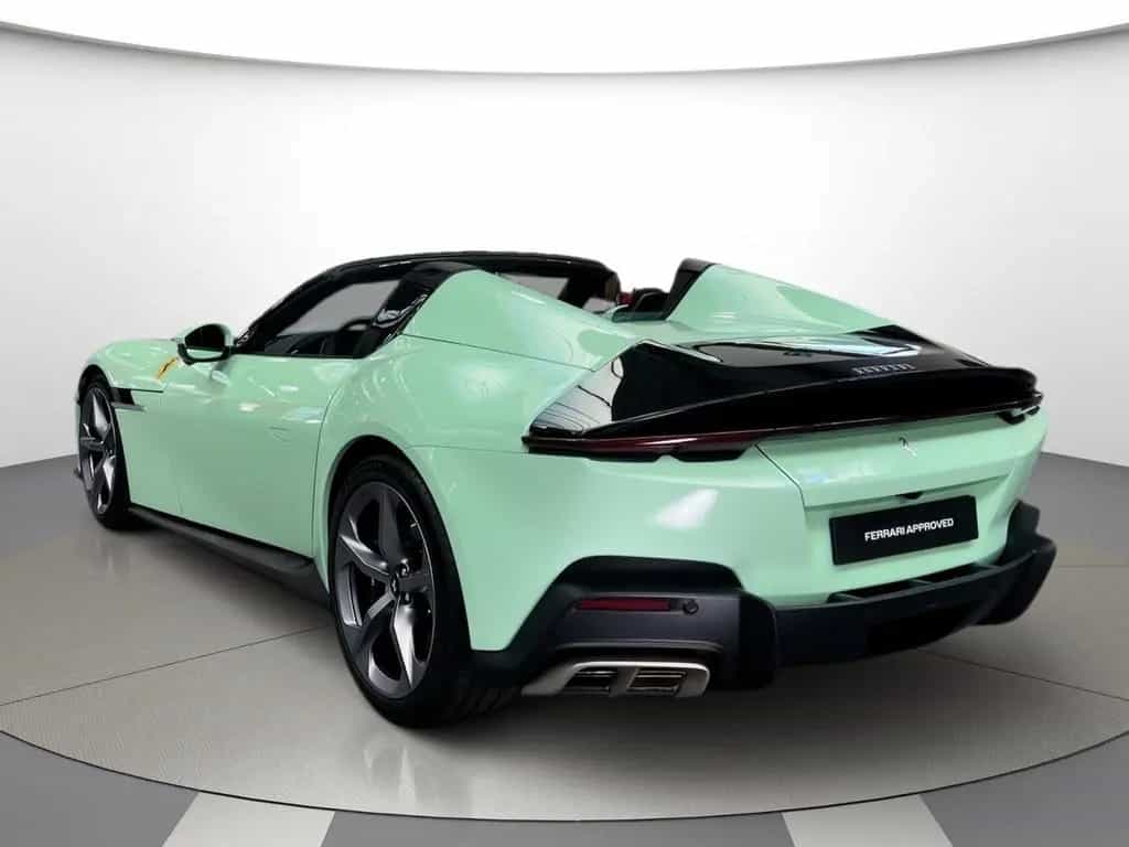 Ferrari 12Cilindri Spider verde pallido*painted shields* 06/2025-photo-16
