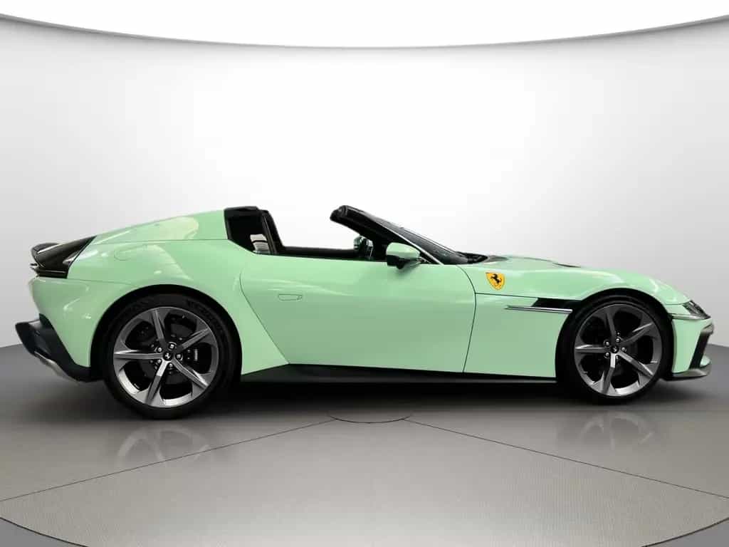 Ferrari 12Cilindri Spider verde pallido*painted shields* 06/2025-photo-4