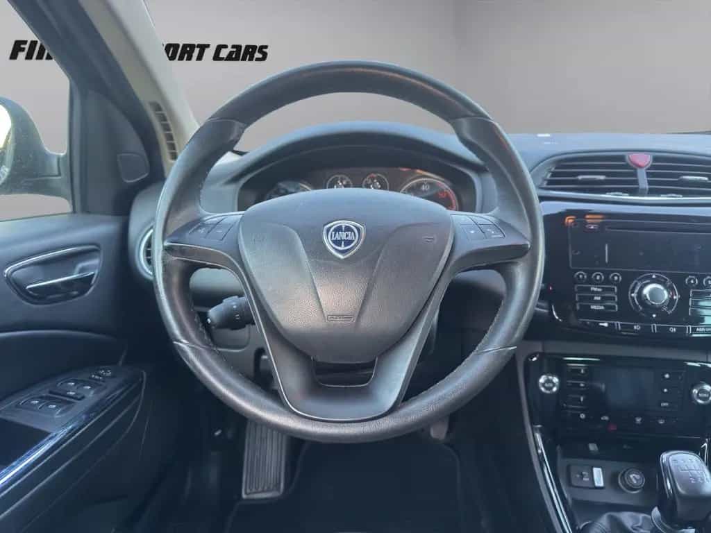 Lancia Delta 1.6 MultiJet Klima LED Leder PDC Sitzheiz. 03/2014-photo-14
