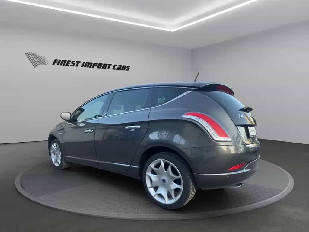 Lancia Delta 1.6 MultiJet Klima LED Leder PDC Sitzheiz. 03/2014-photo-5