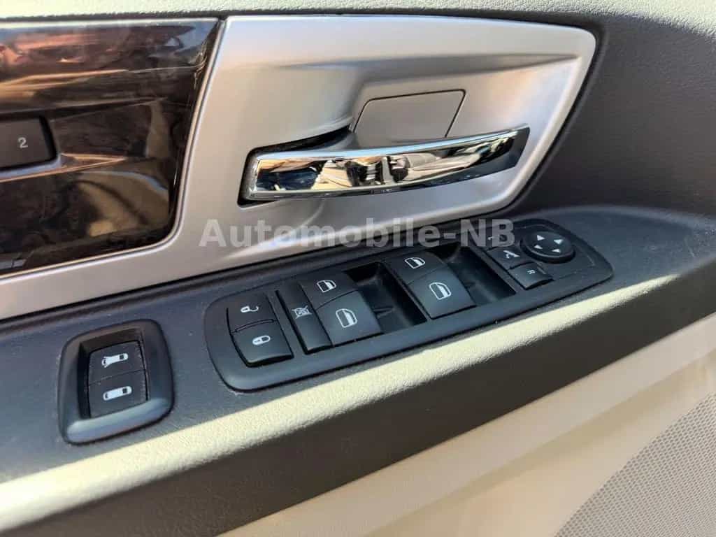 Chrysler Grand Voyager Limited Xenon Navi Leder Automatik 01/2010-photo-13
