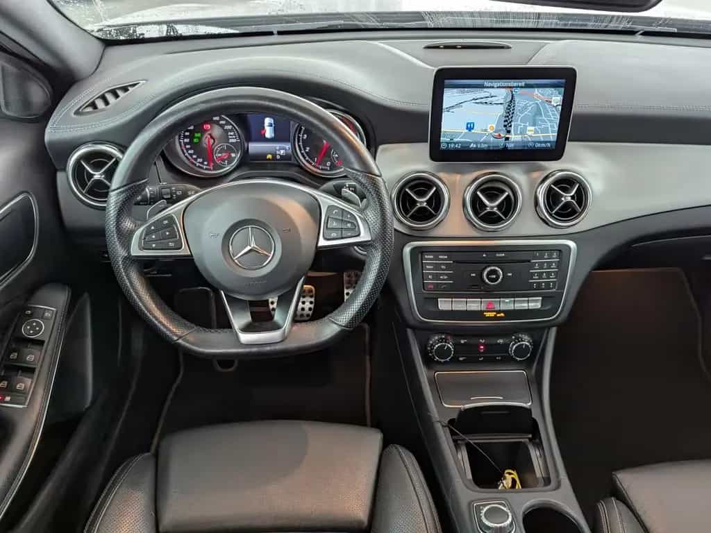 Mercedes-Benz GLA 180 AMG Line NAVI+LEDER+SHZ+PDC+TEMP+AWR+BC 11/2018-photo-16