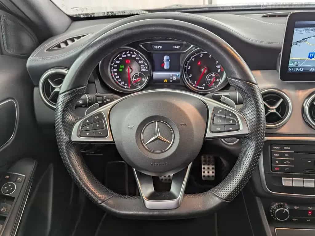 Mercedes-Benz GLA 180 AMG Line NAVI+LEDER+SHZ+PDC+TEMP+AWR+BC 11/2018-photo-17