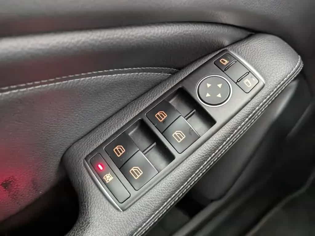 Mercedes-Benz GLA 180 AMG Line NAVI+LEDER+SHZ+PDC+TEMP+AWR+BC 11/2018-photo-24