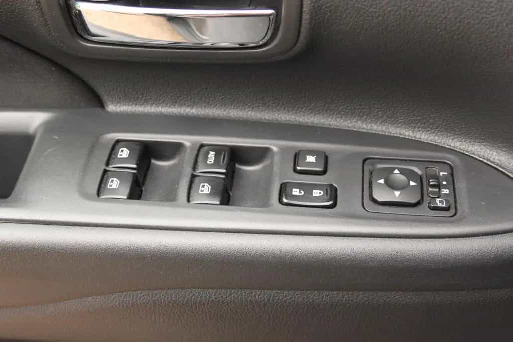 Mitsubishi Outlander 2.0/ Carplay/ SHZ/ Kamera/ nur 59 tkm 02/2018-photo-23