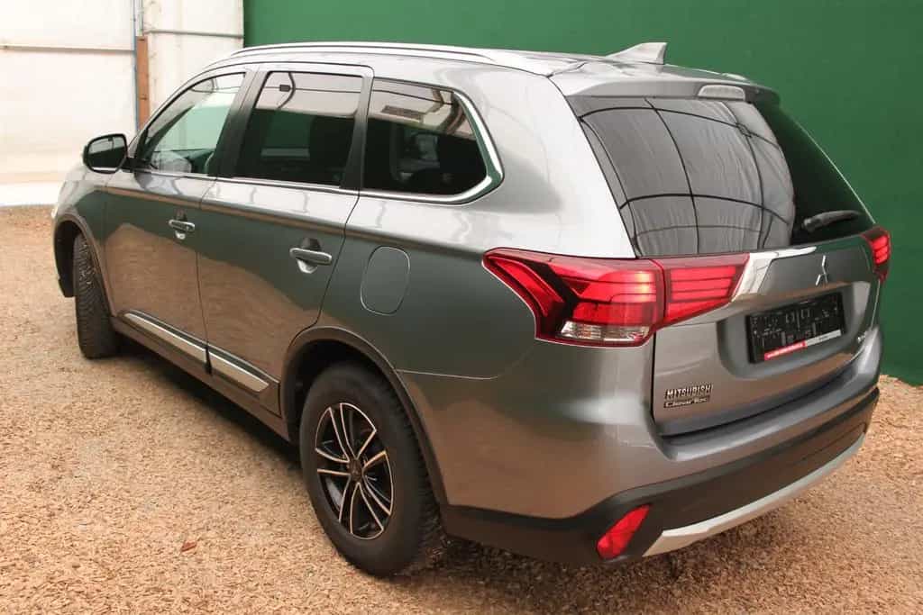 Mitsubishi Outlander 2.0/ Carplay/ SHZ/ Kamera/ nur 59 tkm 02/2018-photo-4
