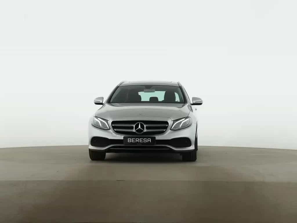 Mercedes-Benz E-Class 250 T Avantgarde Schiebedach LED Kamera 01/2017-photo-2