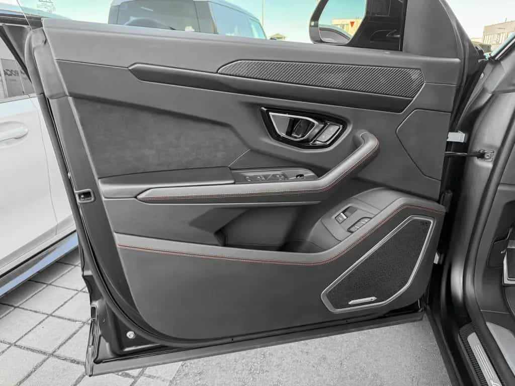 Lamborghini Urus 4.0 V8 Auto./PANO/22/360°/HUD/CARBON/VOLL 03/2021-photo-21