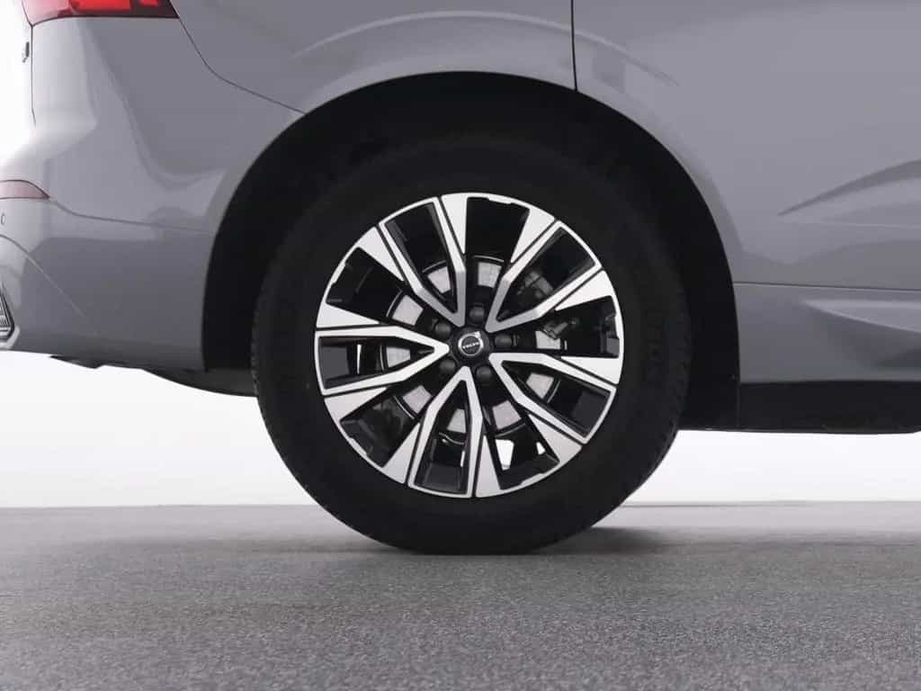 Volvo XC60 B5 AWD PLUS DARK FAP+HKSOUND+WINTERPAK+LM+ 11/2024-photo-22