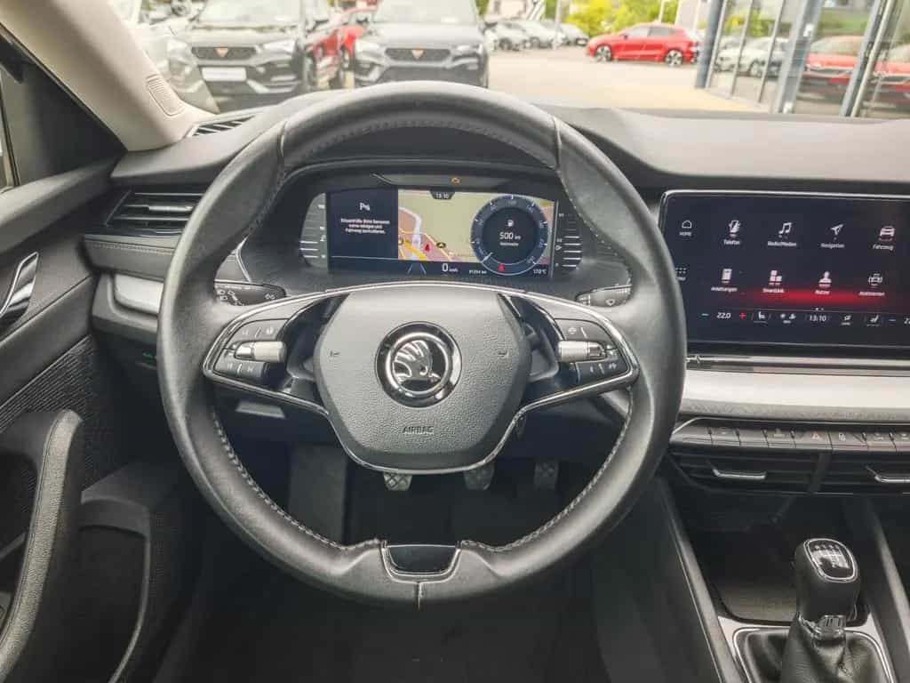Skoda Octavia Combi Ambition 116PS NAVI+AHK+SHZ+LED+ 04/2023-photo-17