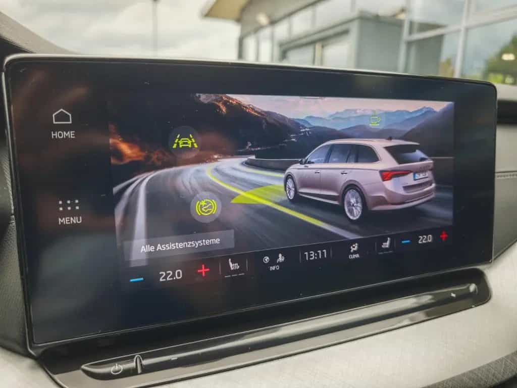 Skoda Octavia Combi Ambition 116PS NAVI+AHK+SHZ+LED+ 04/2023-photo-24