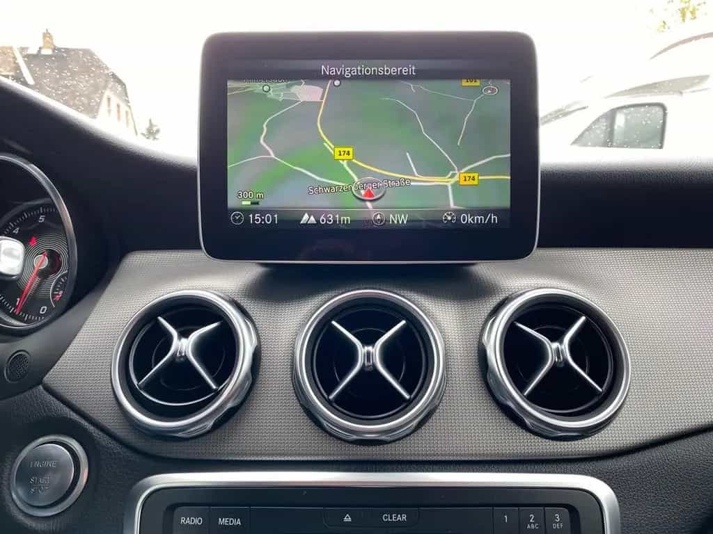 Mercedes-Benz GLA 180 Urban LED+NAVI+KAMERA+SHZ+DAB+KLIMA 10/2019-photo-16