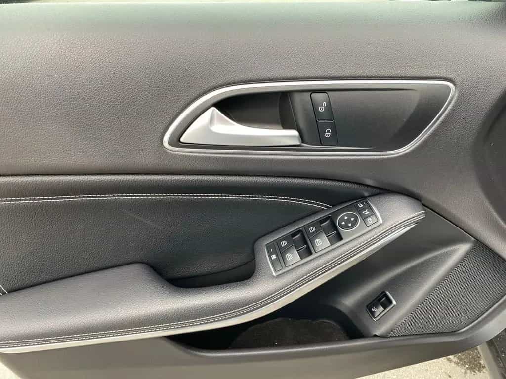 Mercedes-Benz GLA 180 Urban LED+NAVI+KAMERA+SHZ+DAB+KLIMA 10/2019-photo-19