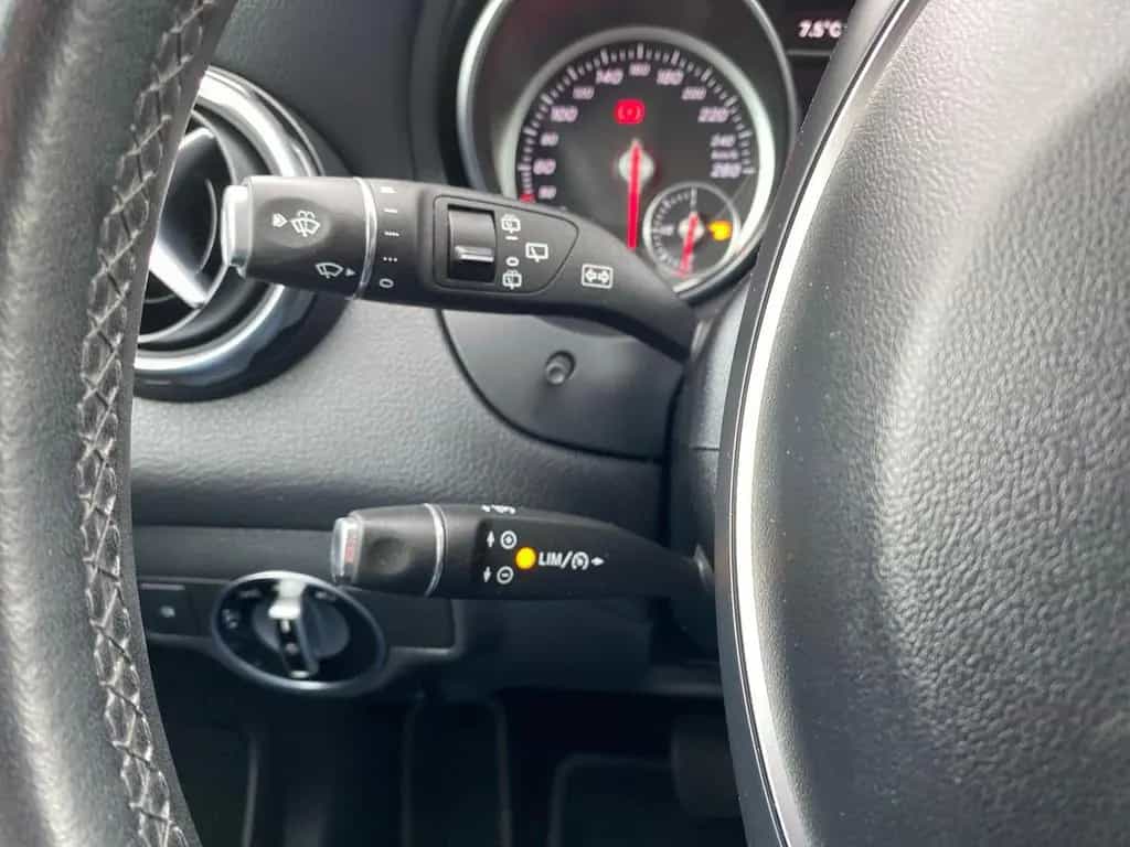 Mercedes-Benz GLA 180 Urban LED+NAVI+KAMERA+SHZ+DAB+KLIMA 10/2019-photo-29