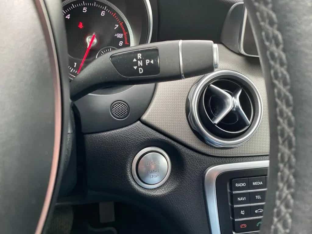 Mercedes-Benz GLA 180 Urban LED+NAVI+KAMERA+SHZ+DAB+KLIMA 10/2019-photo-30