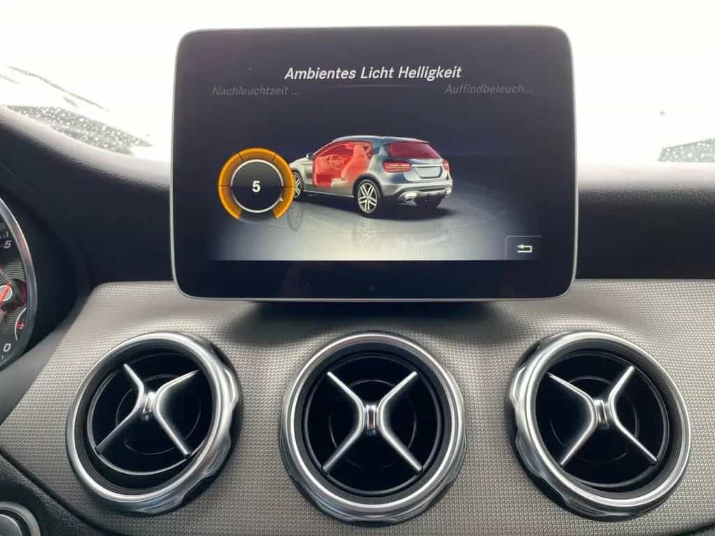 Mercedes-Benz GLA 180 Urban LED+NAVI+KAMERA+SHZ+DAB+KLIMA 10/2019-photo-31