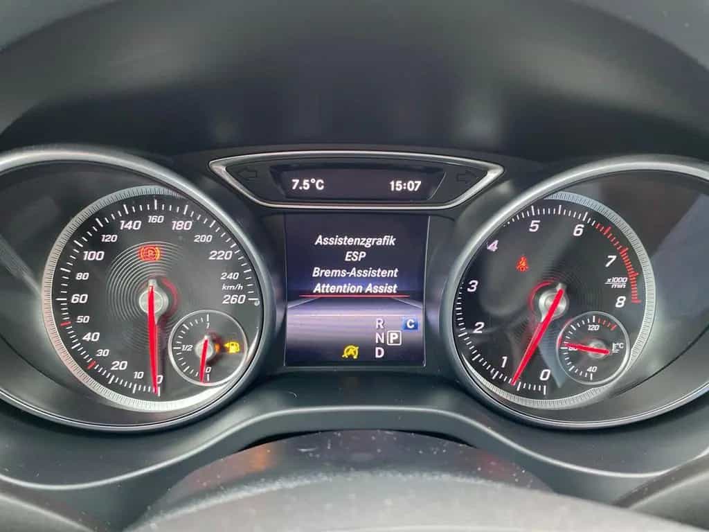 Mercedes-Benz GLA 180 Urban LED+NAVI+KAMERA+SHZ+DAB+KLIMA 10/2019-photo-32