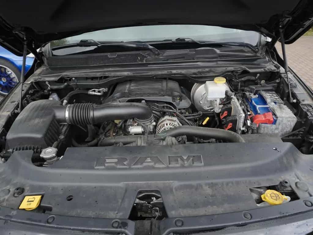 Dodge RAM 1500 HEMI 5.7 L V8 | 4x4 | LARAMIE | HARDTOP 10/2019-photo-4