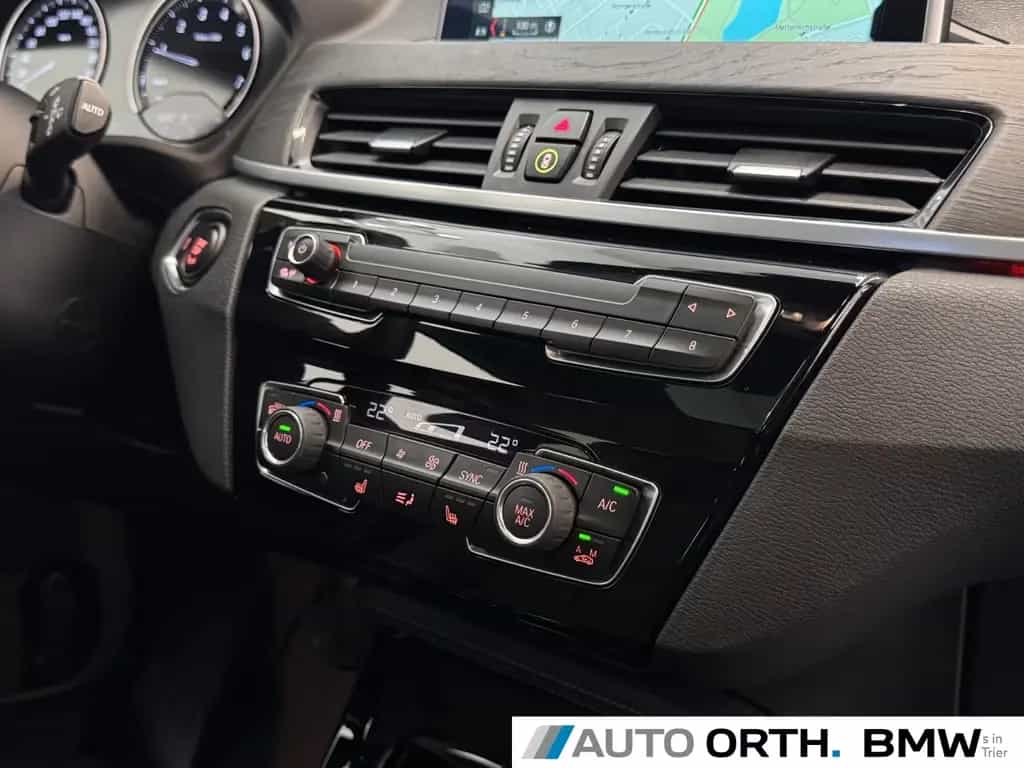 BMW X1 xDrive25i AUT. X-LINE NAVI+ HUD PANO KAMERA 05/2018-photo-19
