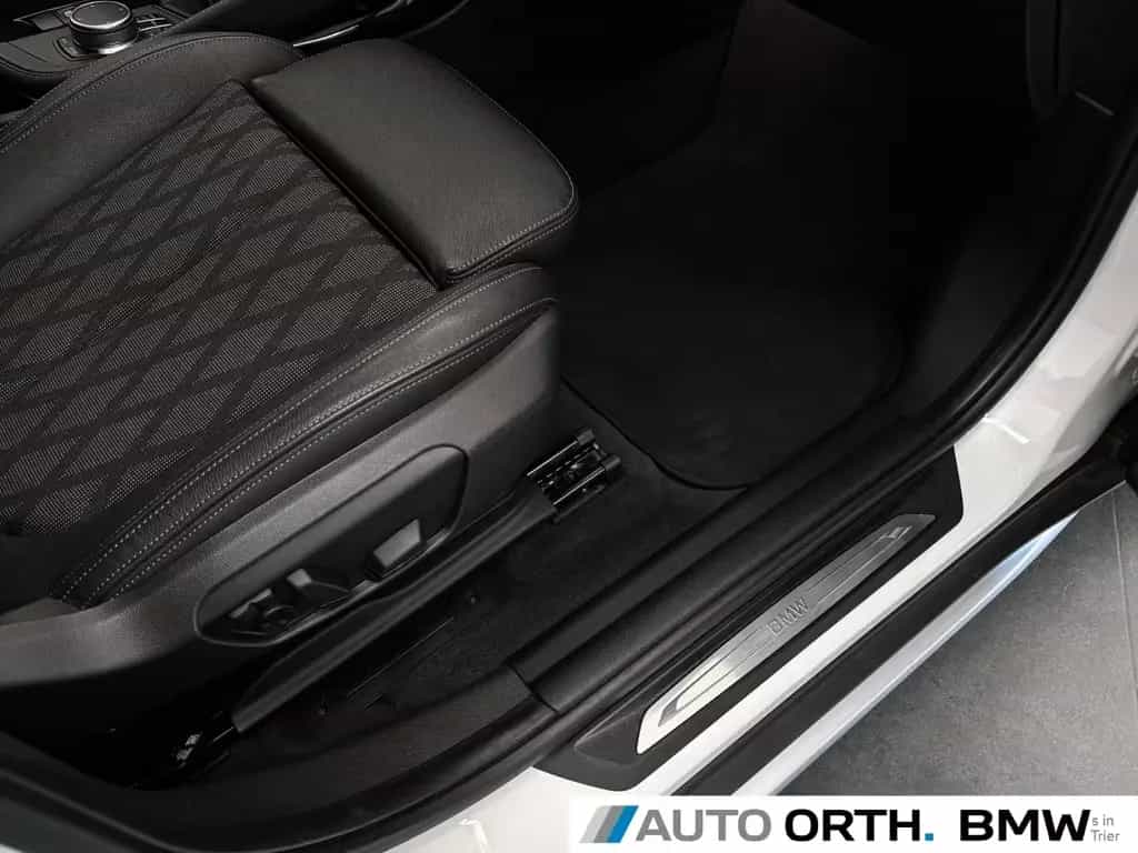 BMW X1 xDrive25i AUT. X-LINE NAVI+ HUD PANO KAMERA 05/2018-photo-21